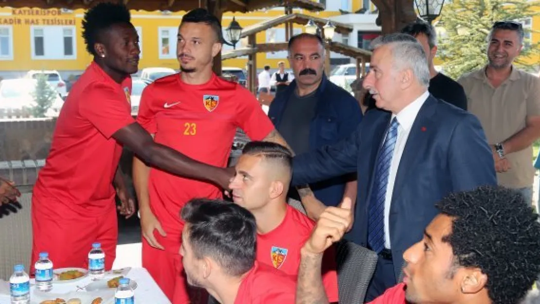 Vali Kamçı Kayserispor Tesislerini Ziyaret Etti