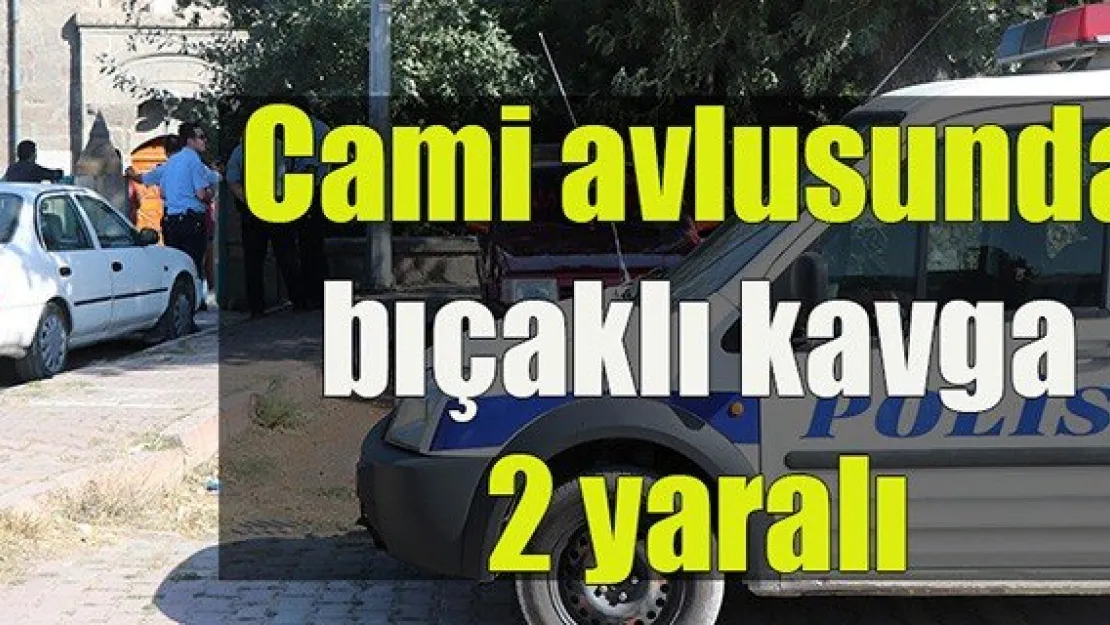 Cami avlusunda bıçaklı kavga: 2 yaralı