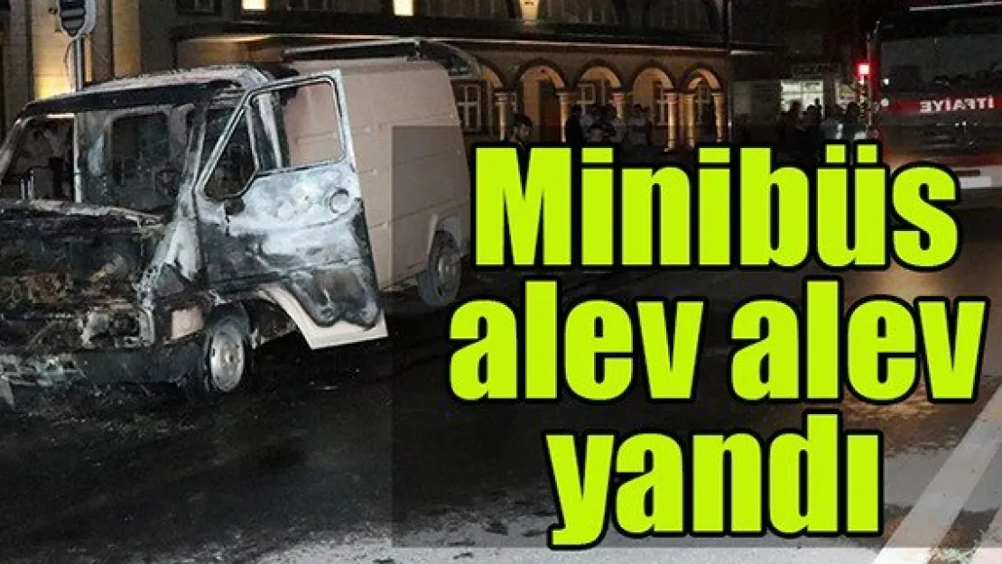 Minibüs alev alev yandı