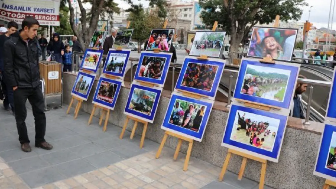 Arakan'daki katliamı fotoğraf sergisi ile gösterdiler