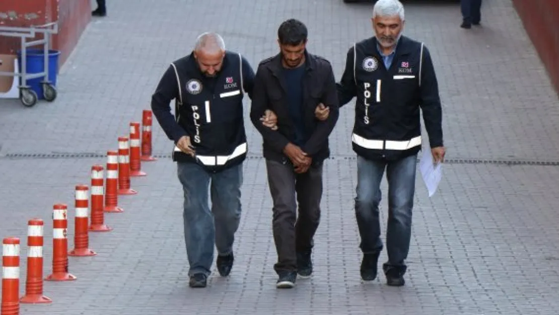 Sigara kaçakçısı adliyeye sevk edildi