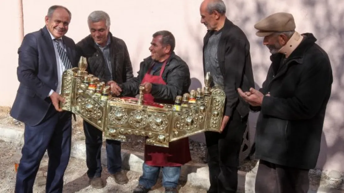 Başkan Öztürk'ten Kandil hediyesi
