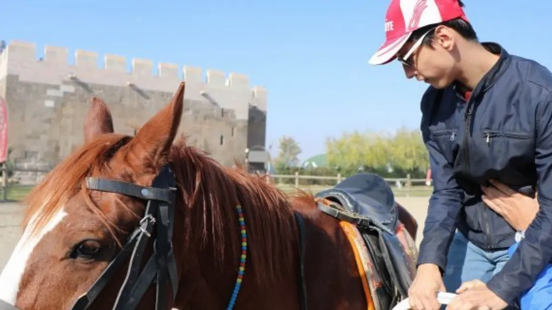 Engelli ve şehit yakını çocuklar için At Şenliği