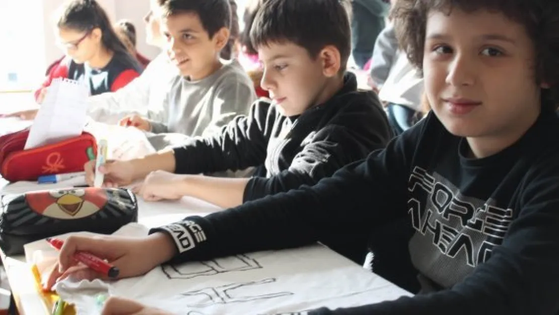 Tekden Koleji'nde İngilizce tişört boyama etkinliği