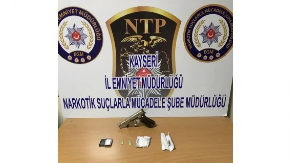Uyuşturucu taciri iki kişi gözaltına alındı