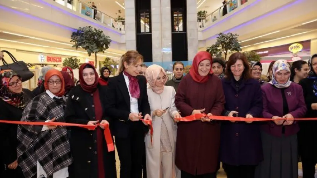 KAYMEK'in kurdele nakışı sergisi açıldı