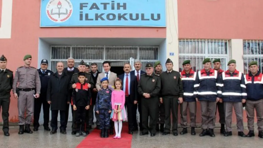 Minikler trafik kurallarını okulda öğrenecek