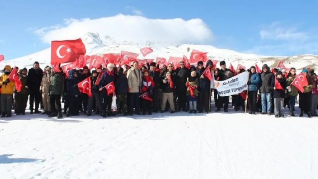 Öğrenciler vatan için yürüdü