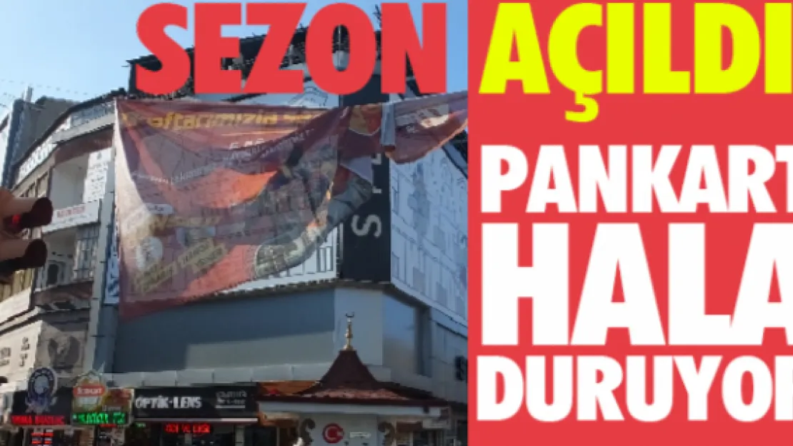 Sezon açıldı, pankart hala duruyor 