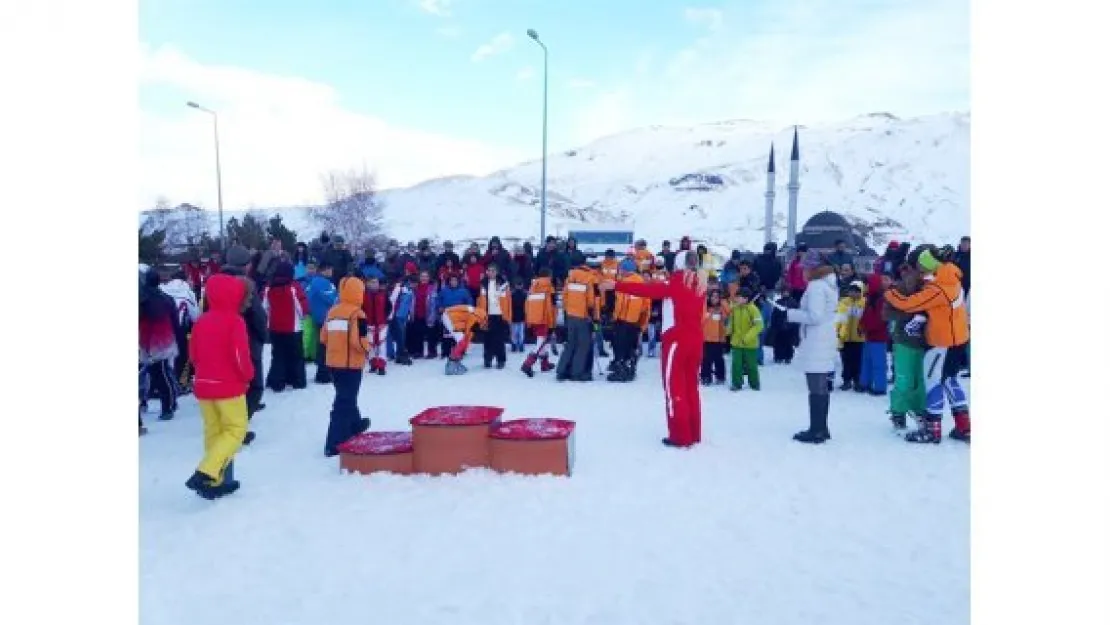 Sezonun ilk kayak yarışmaları yapıldı