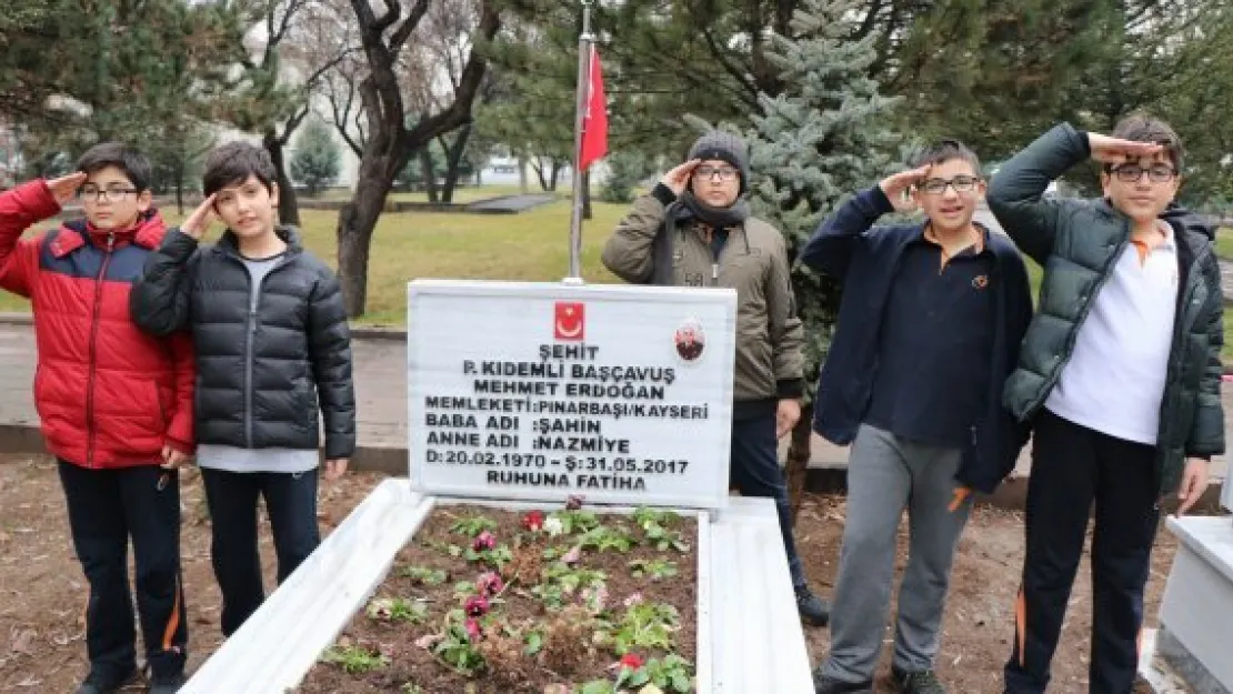 Tekden öğrencilerinden şehitlik ziyareti