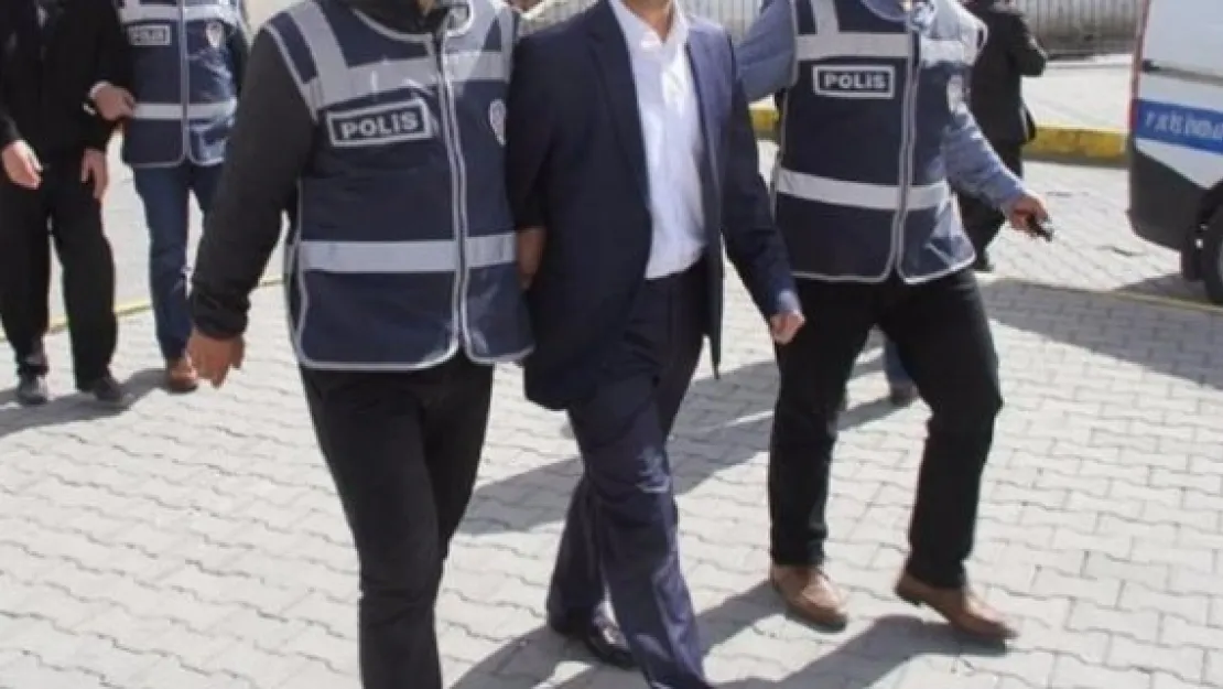 3 avukatla 1 eski polise ceza verildi