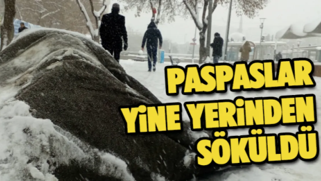 Paspaslar yine yerinden söküldü