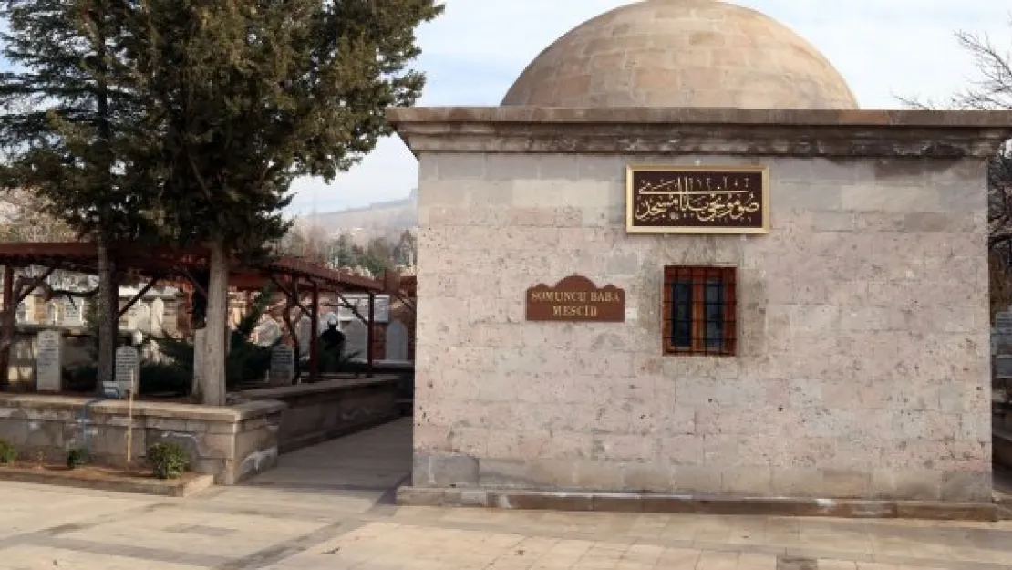 Somuncu Baba Türbesi'ne Osmanlıca mezar taşları