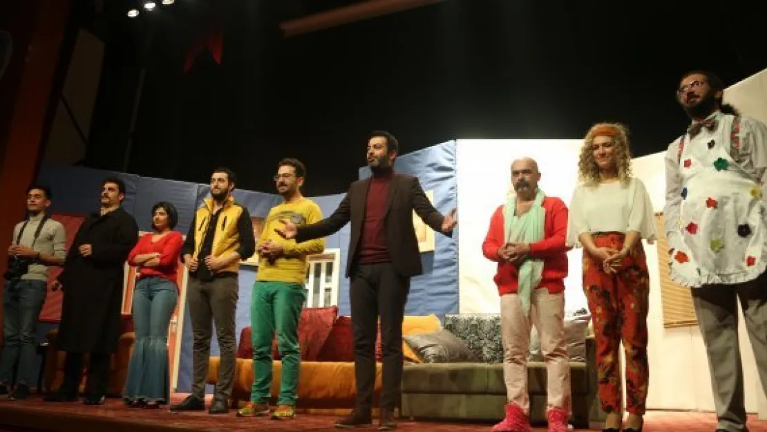 'Haydi evine koş' tiyatro gösterisine yoğun ilgi