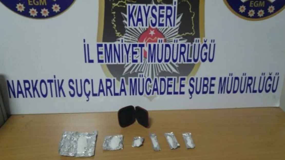 Uyuşturucu satıcılarına yakalandı