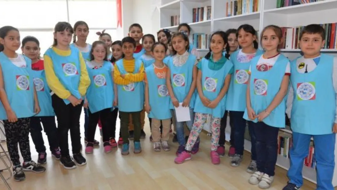 Çocuk meclisinden kütüphaneye 100 temel eser