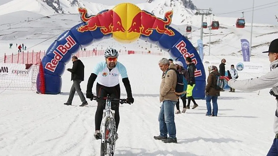 Erciyes'in karında pedal çevirdiler