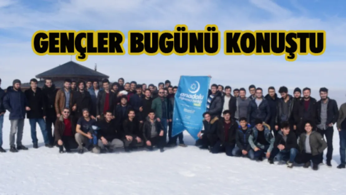 Gençler bugünü konuştu