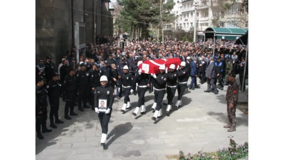 Hayatını kaybeden polis toprağa verildi