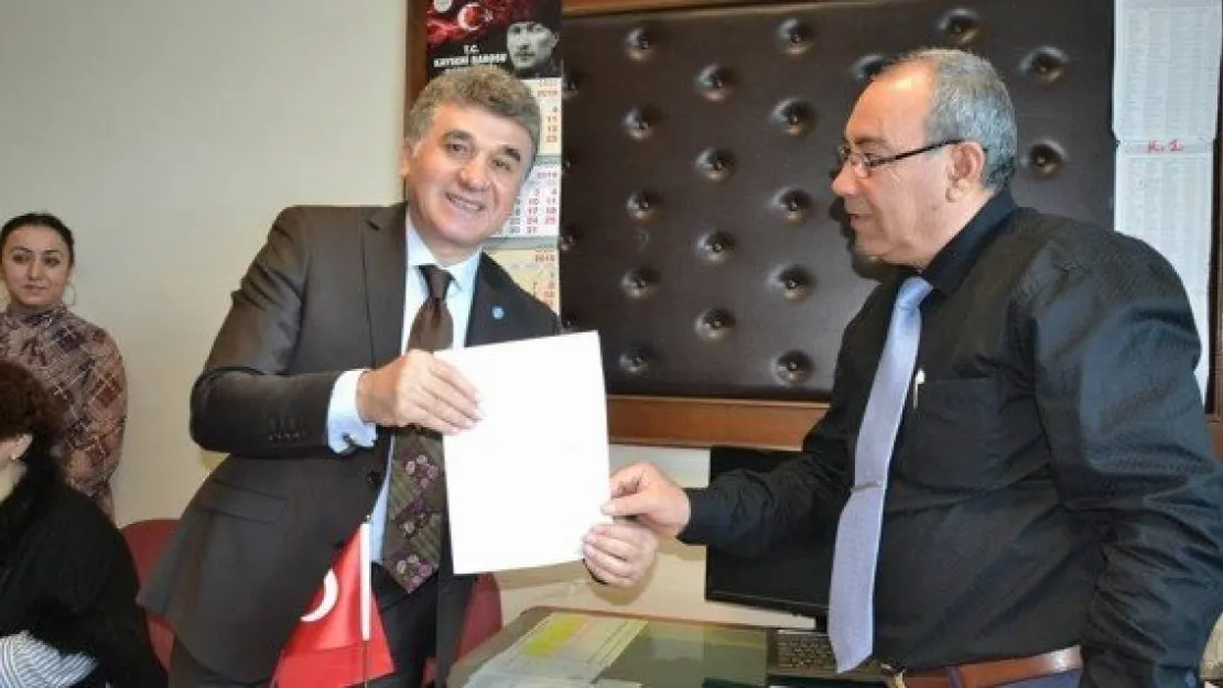 İYİ Parti İl Başkanı Tekin mazbatasını aldı