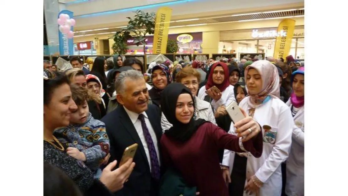 Kadınların Büyükkılıç'la  selfie yarışı