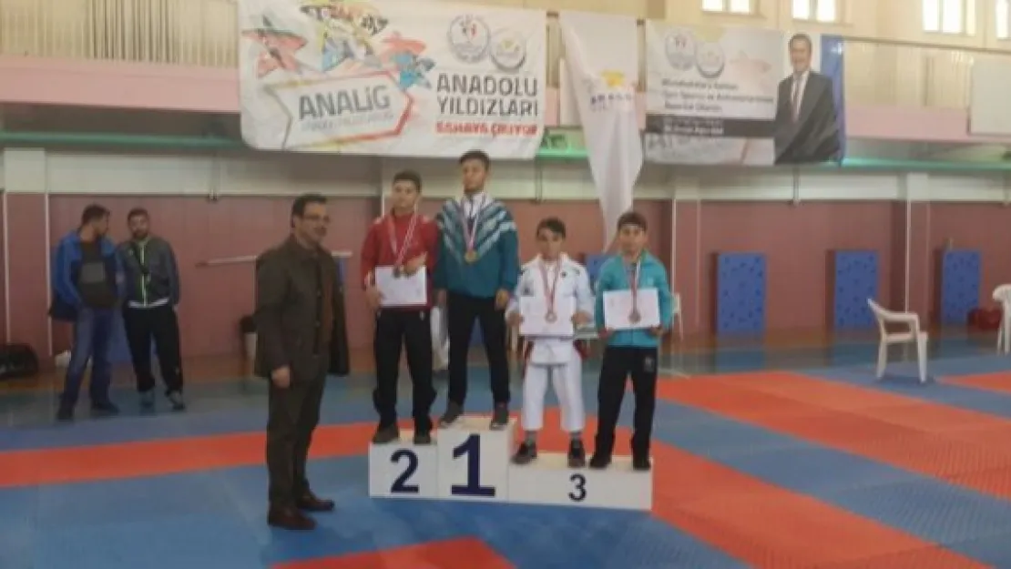 Karate takımlarımız yarı finalde