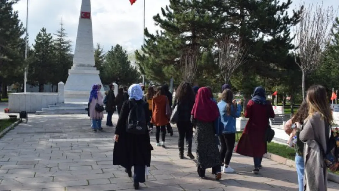 Öğrencilerden şehitlerimiz için dua!