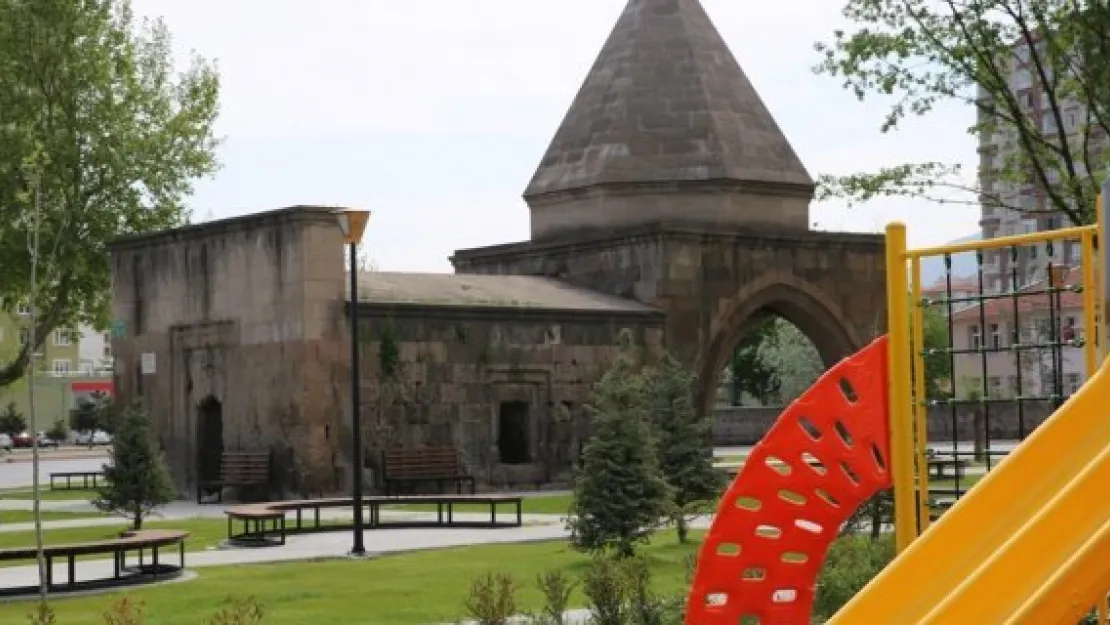  Dört Ayaklı Türbe onarıldı