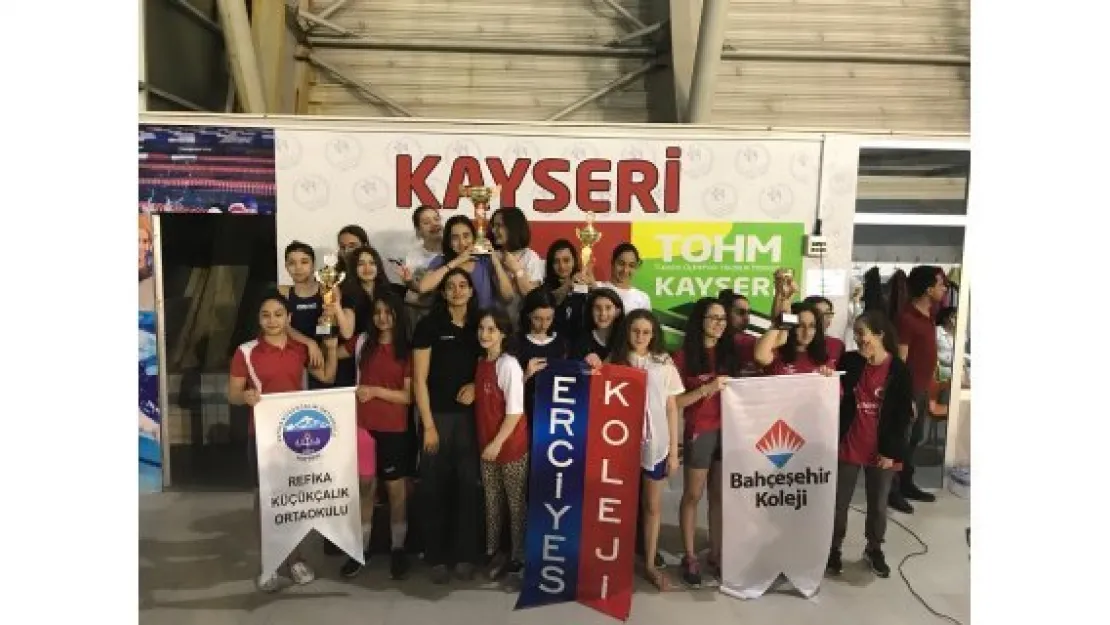 Erciyes Koleji madalyaları topladı