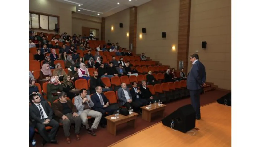 Hayati İnanç ERÜ'de öğrencilerle buluştu 