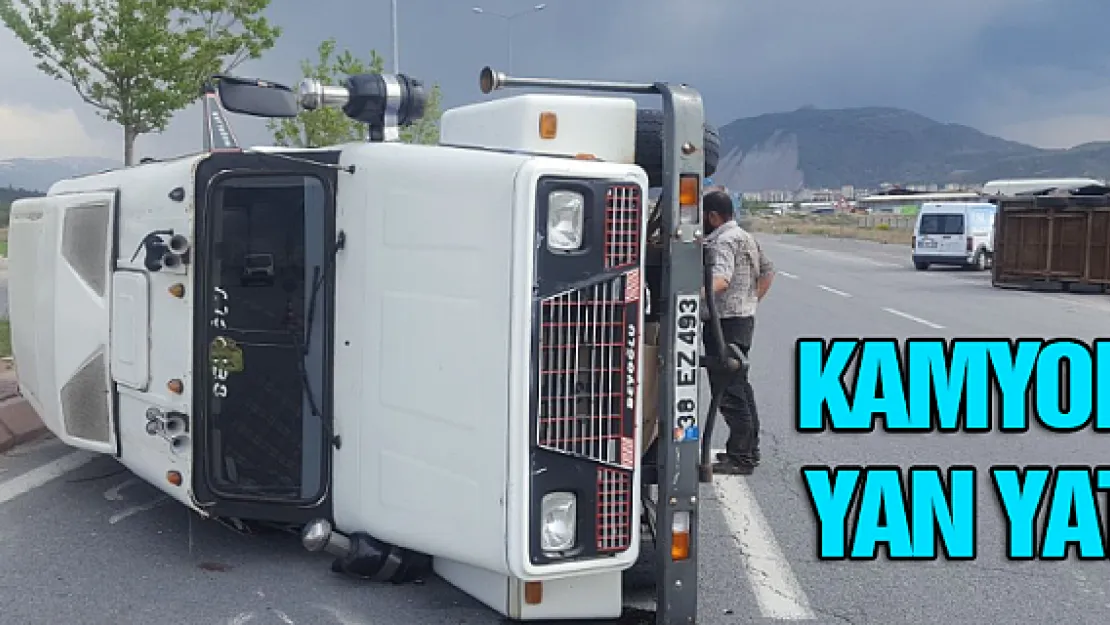 Kamyonet yan yattı 