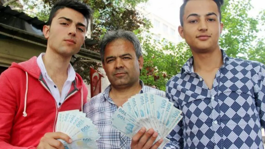 Liseli gençlerden örnek davranış