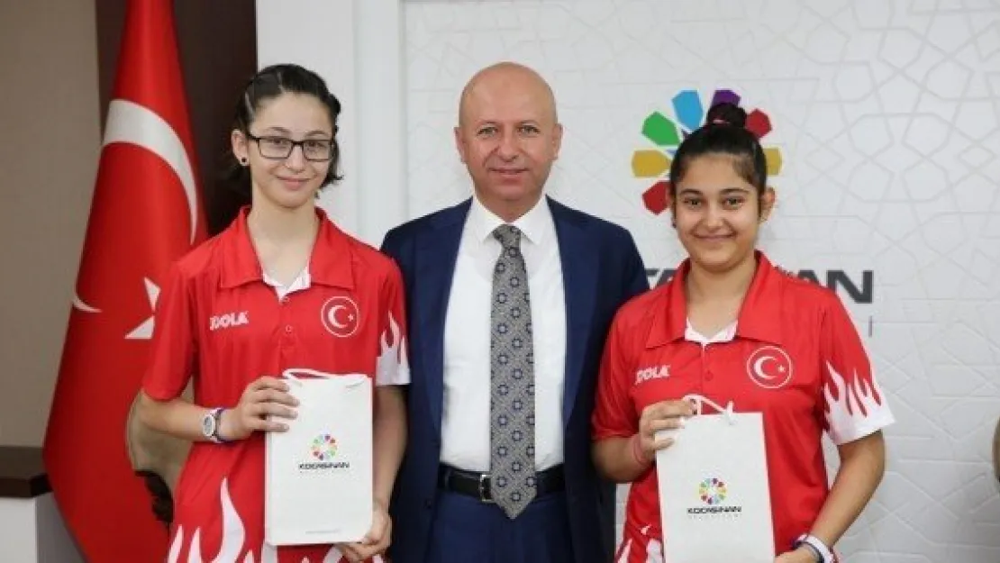 Milli Takımı temsil eden Kocasinan Belediyesi Spor Kulübü Masa Tenisi sporcuları Özge Yılmaz ve Betül Nur Kahraman, masa tenisindeki performanslarıyla Türkiye tarihine geçti.