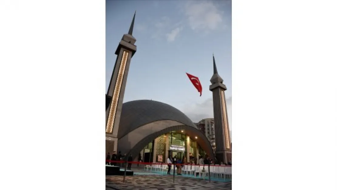 Müşerref-İsmail Yapıcı Cami ibadete açıldı