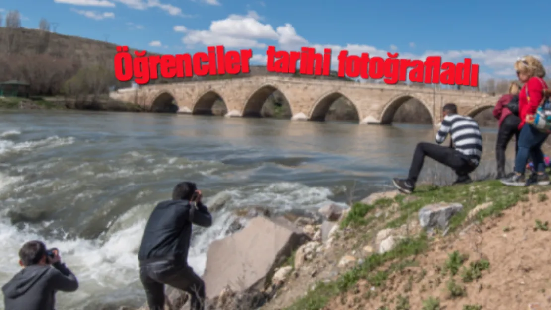 Öğrenciler tarihi fotoğrafladı