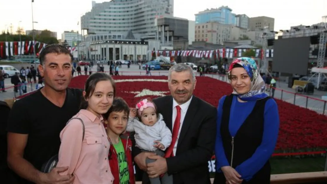 Rekor bayrağa yoğun ilgi