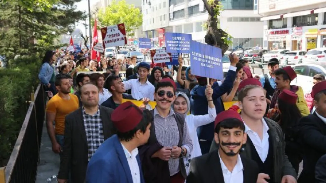 Türkiye'nin ilk ve tek tiyatro festivali başladı