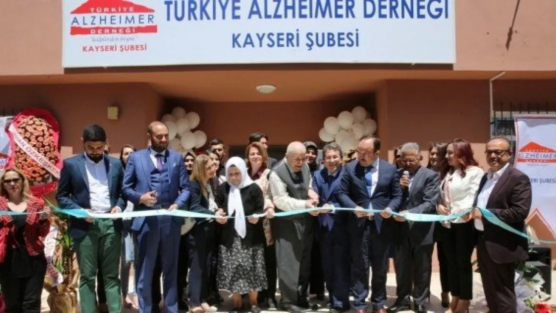 Alzheimer derneğine Melikgazi'den daire