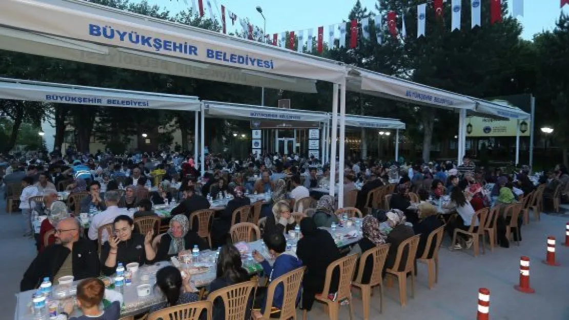 Büyükşehir'in iftar sofrası