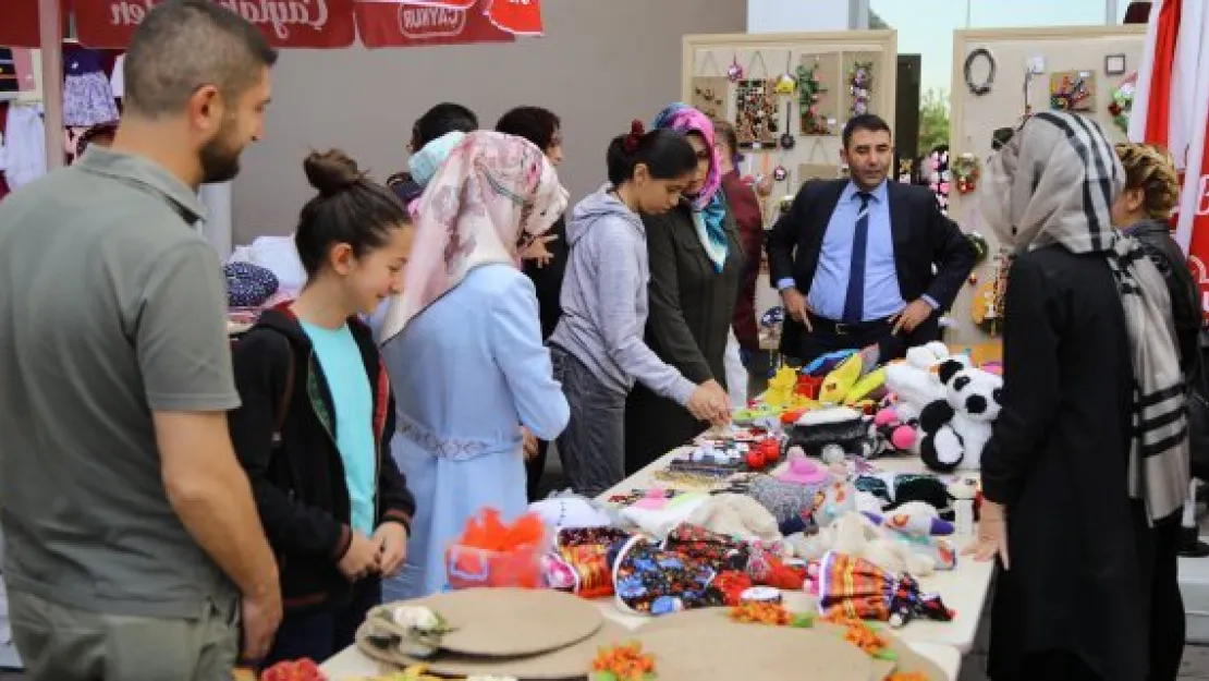 ERÜ'de çocuklar yararına kermes