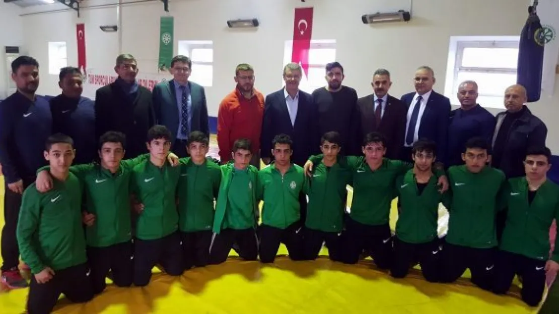 Kayseri Şekerspor güreşçileri milli takımda