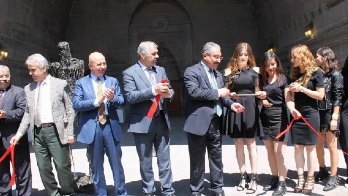 'Metalden Şeyler' heykel sergisi açıldı