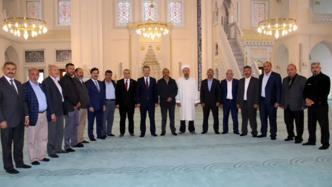 Muhsin Yazıcıoğlu Cami'sini gezdi