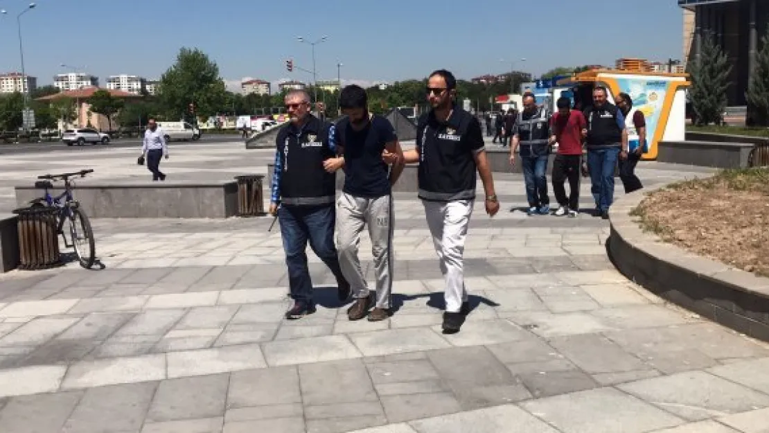 Pitbull köpeğiyle polisi şaşırtmaya çalıştı