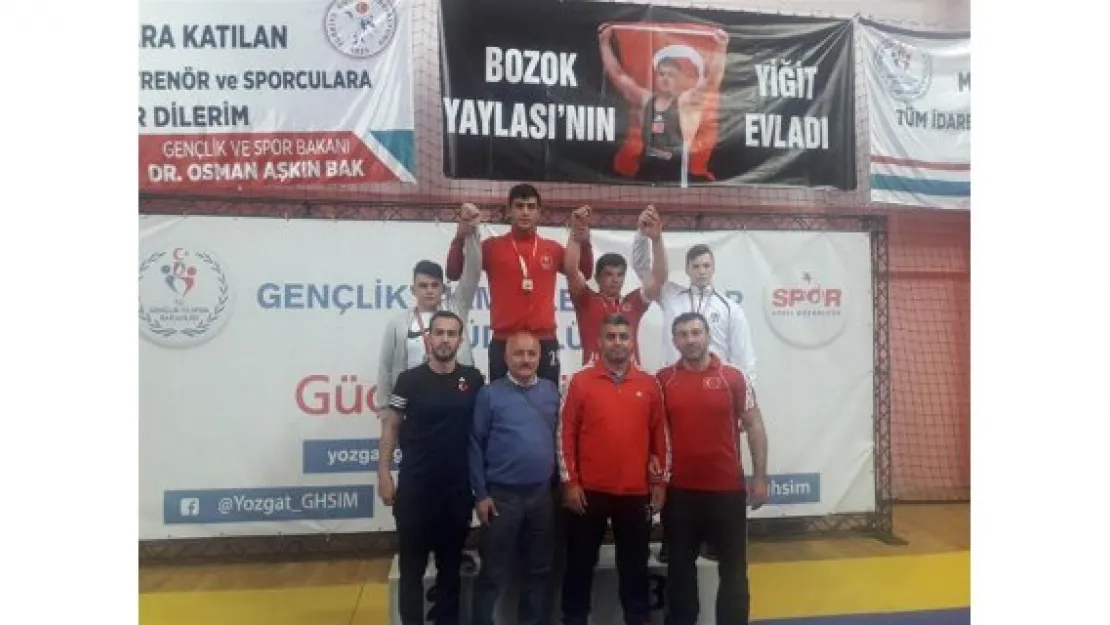 Sporcularımız madalyalarla döndü