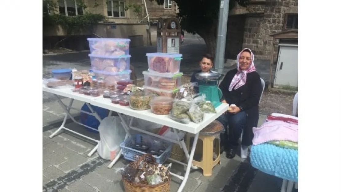 Zihinsel engelli çocuklar için kermes