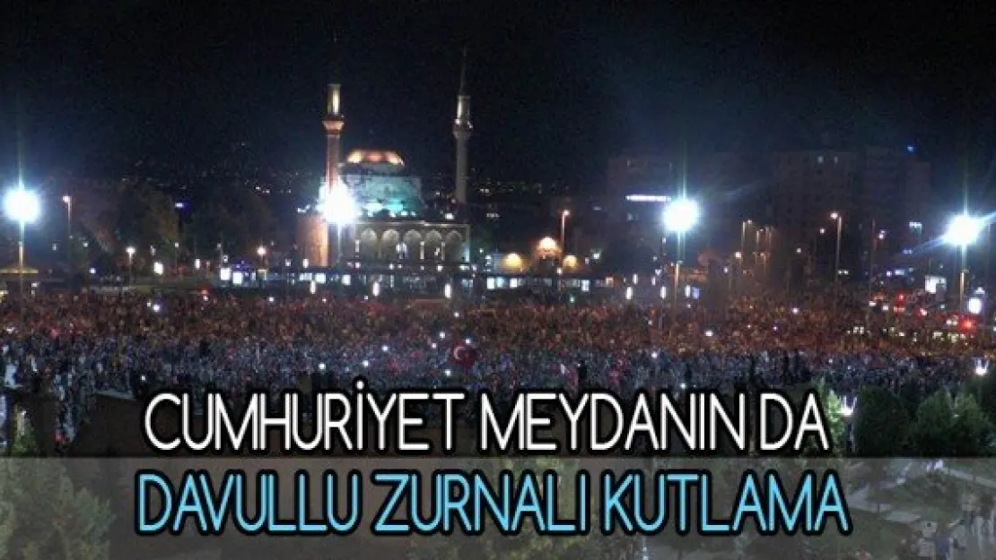 Cumhuriyet Meydanın da davullu zurnalı kutlama