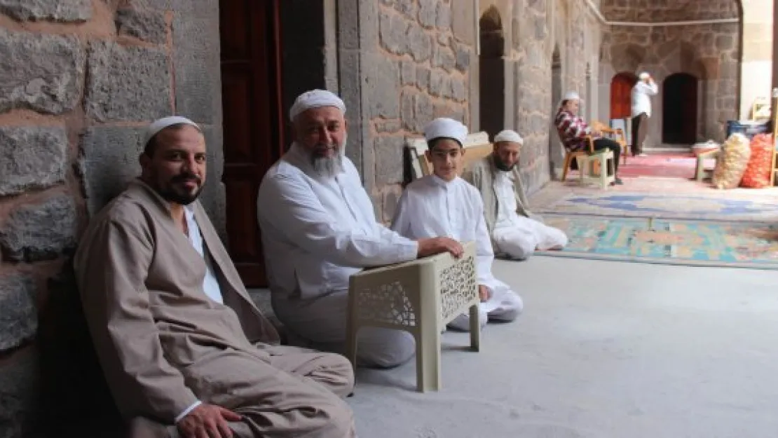 Kayseri'de 50 kişi itikafa girdi