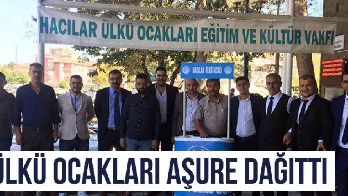 ÜLKÜ OCAKLARI AŞURE DAĞITTI